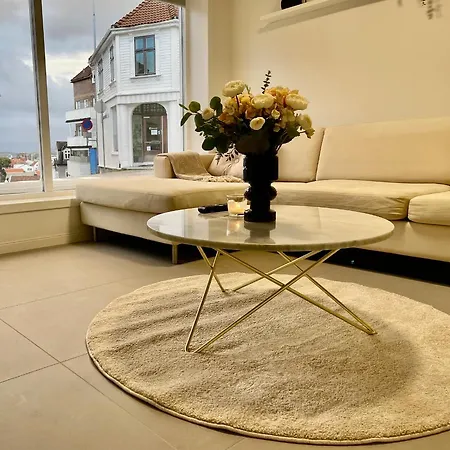 The Black Door. 斯塔万格