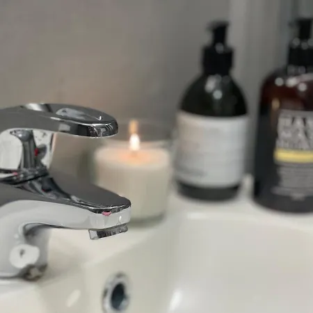 Апартаменты The Black Door.