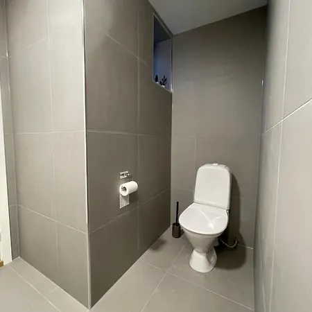 公寓 The Black Door. *