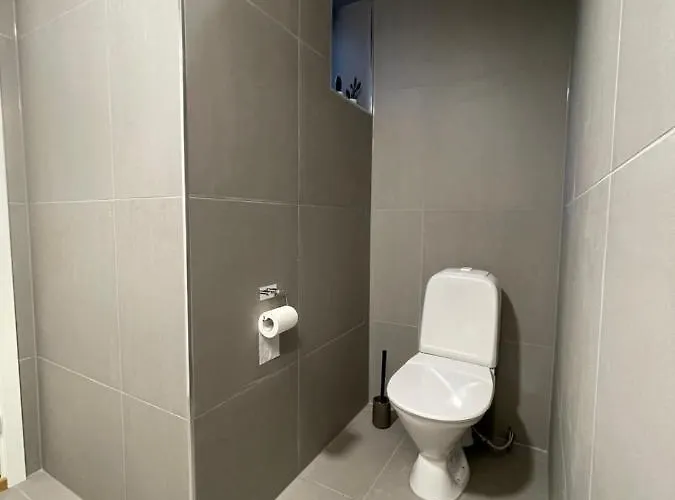 شقة The Black Door. *